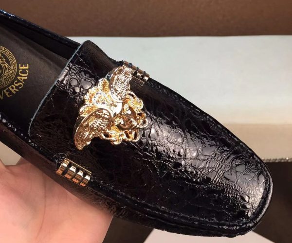 Giày lười Versace siêu cấp da đen khóa vàng