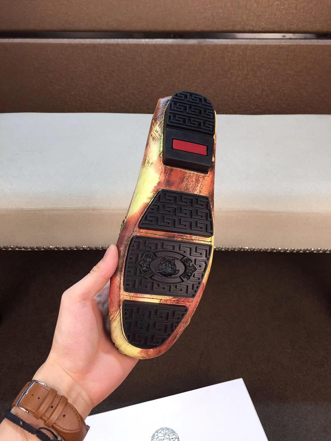 Giày lười Versace siêu cấp mặt khóa logo màu lửa