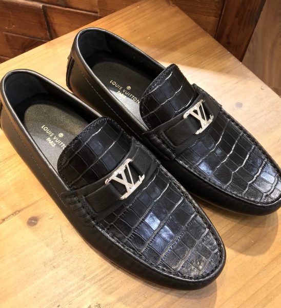 Giày lười Louis Vuitton da sần màu đen GLLV29