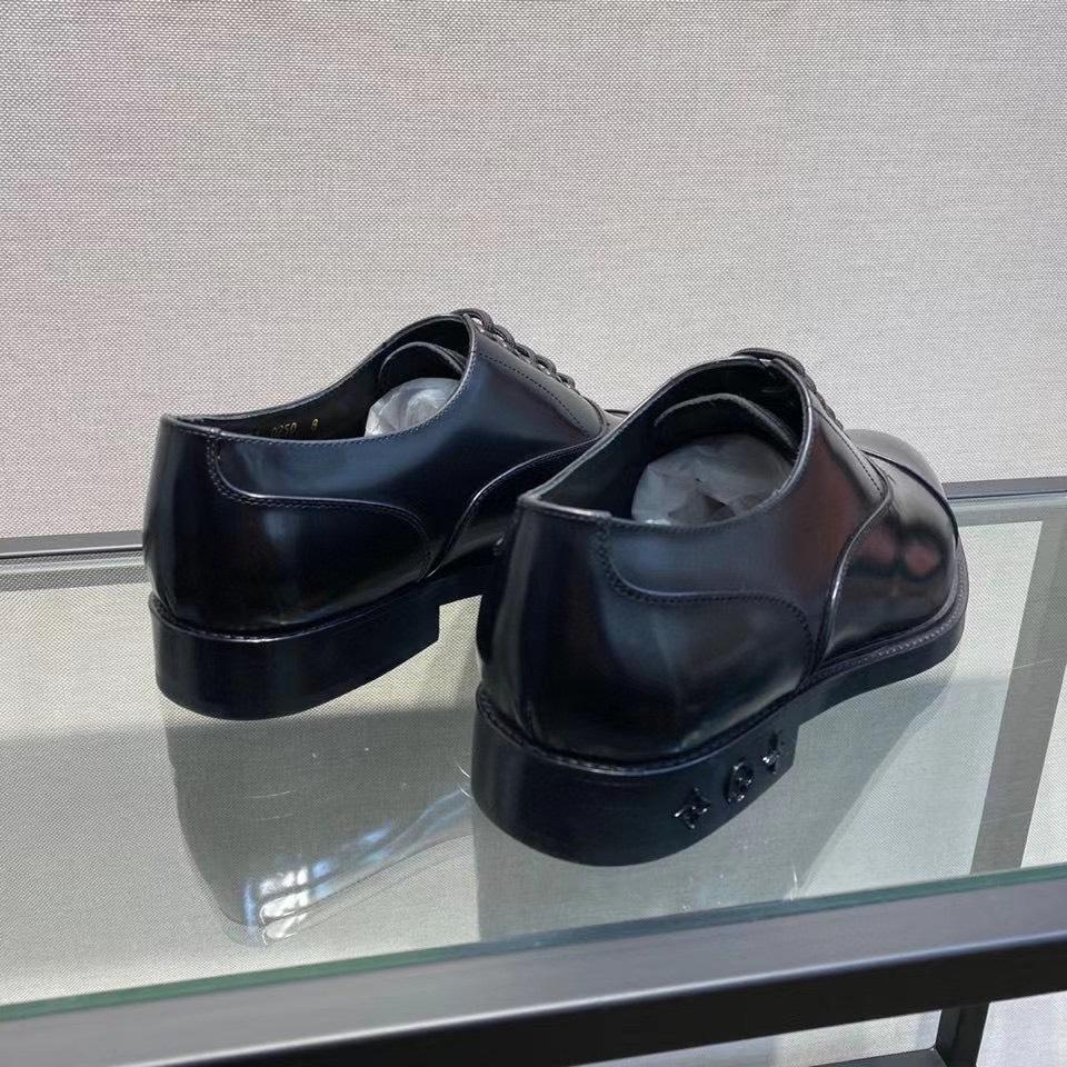 Giày nam Louis Vuitton like au đế cao da bóng màu đen GNLV56