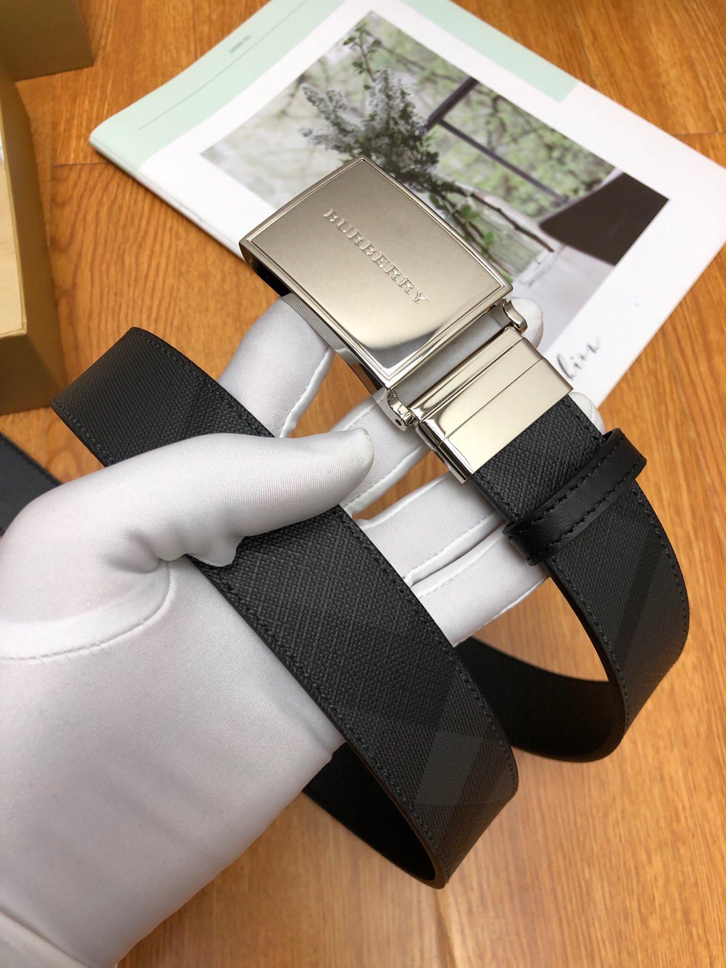 Thắt lưng nam Burberry siêu cấp dây kẻ đen khóa vuông