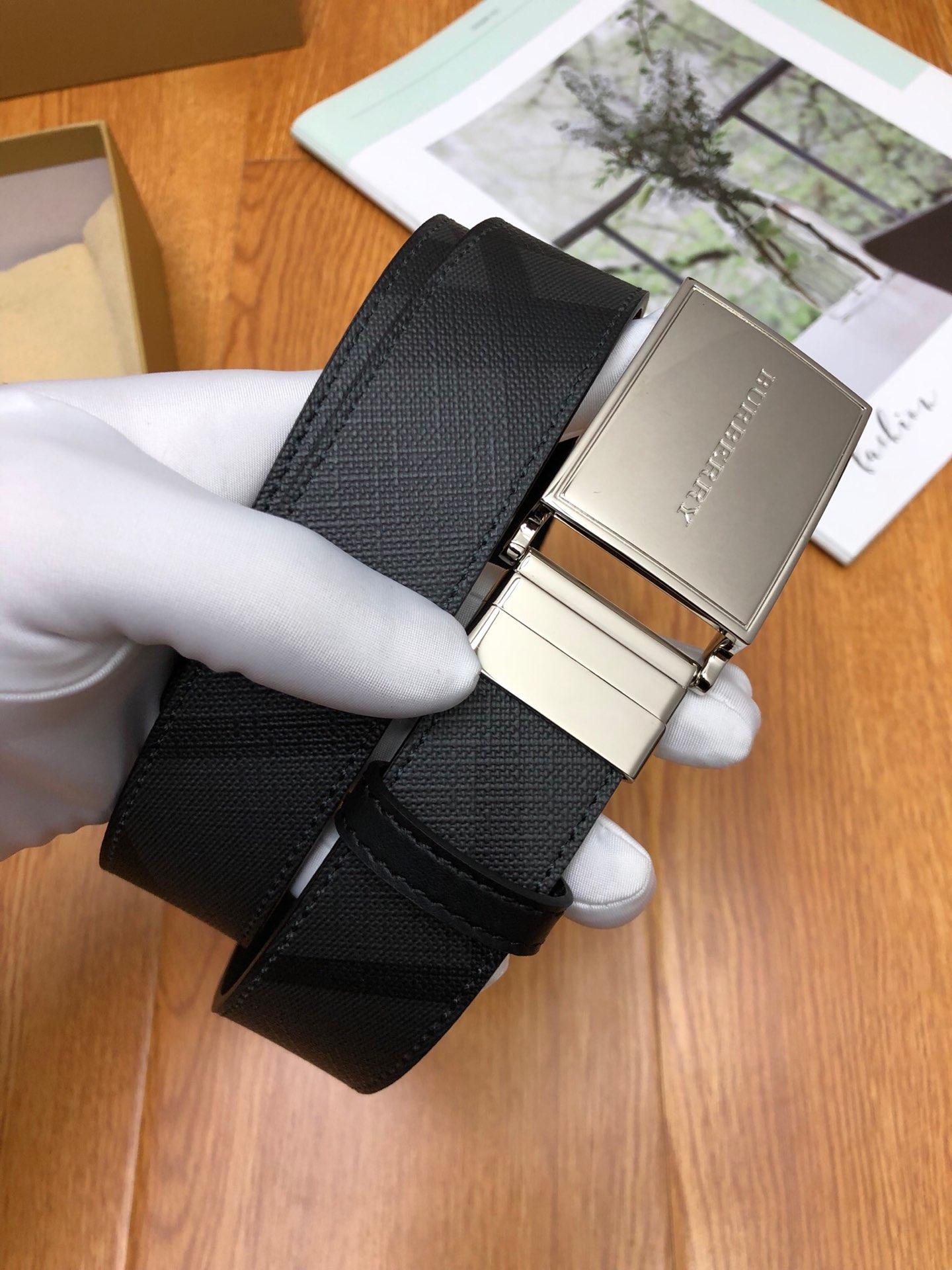 Thắt lưng nam Burberry siêu cấp dây kẻ đen khóa vuông