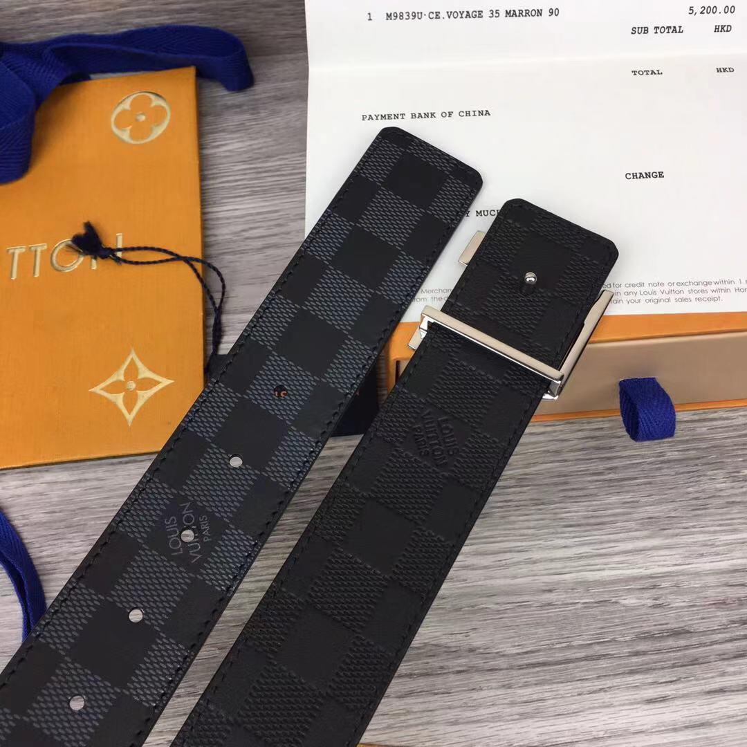 Thắt lưng nam Louis Vuitton like au da vân đen mặt vuông có chữ TLLV39