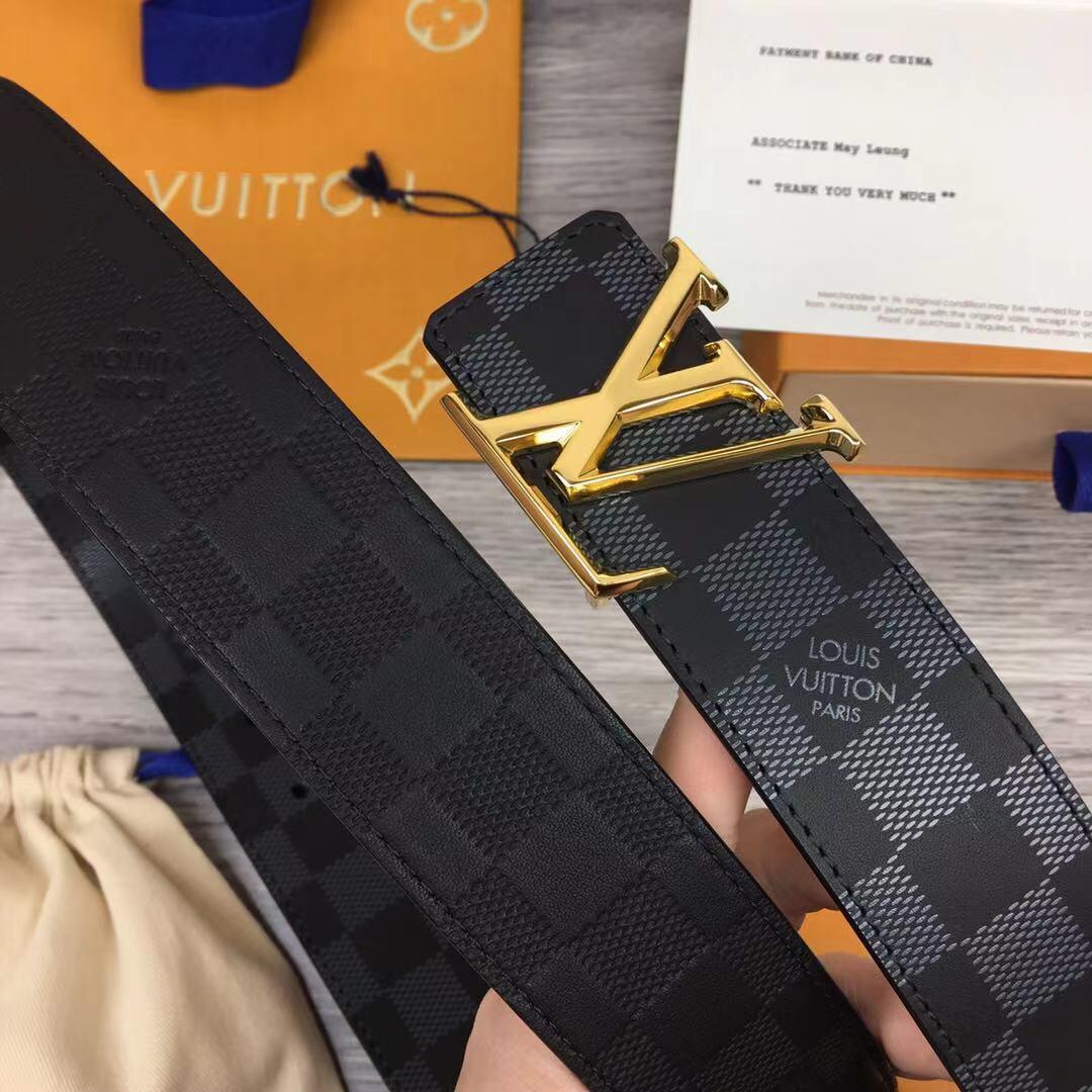 Thắt lưng nam Louis Vuitton like au da vân đen mặt vuông có chữ TLLV39