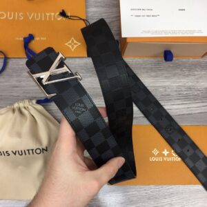 Thắt lưng nam Louis Vuitton họa tiết caro mới khóa logo xương TLLV39