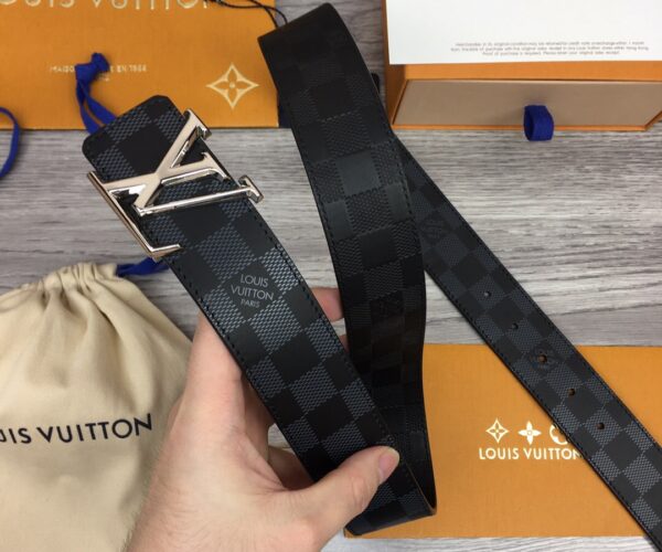 Thắt lưng nam Louis Vuitton họa tiết caro mới khóa logo xương TLLV39