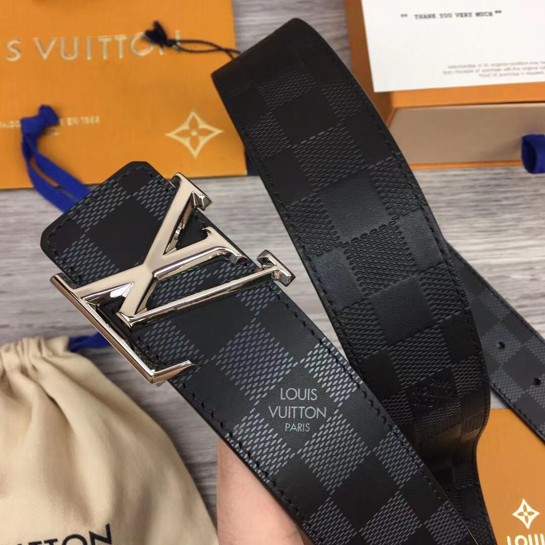 Thắt lưng nam Louis Vuitton like au da vân đen mặt vuông có chữ TLLV39