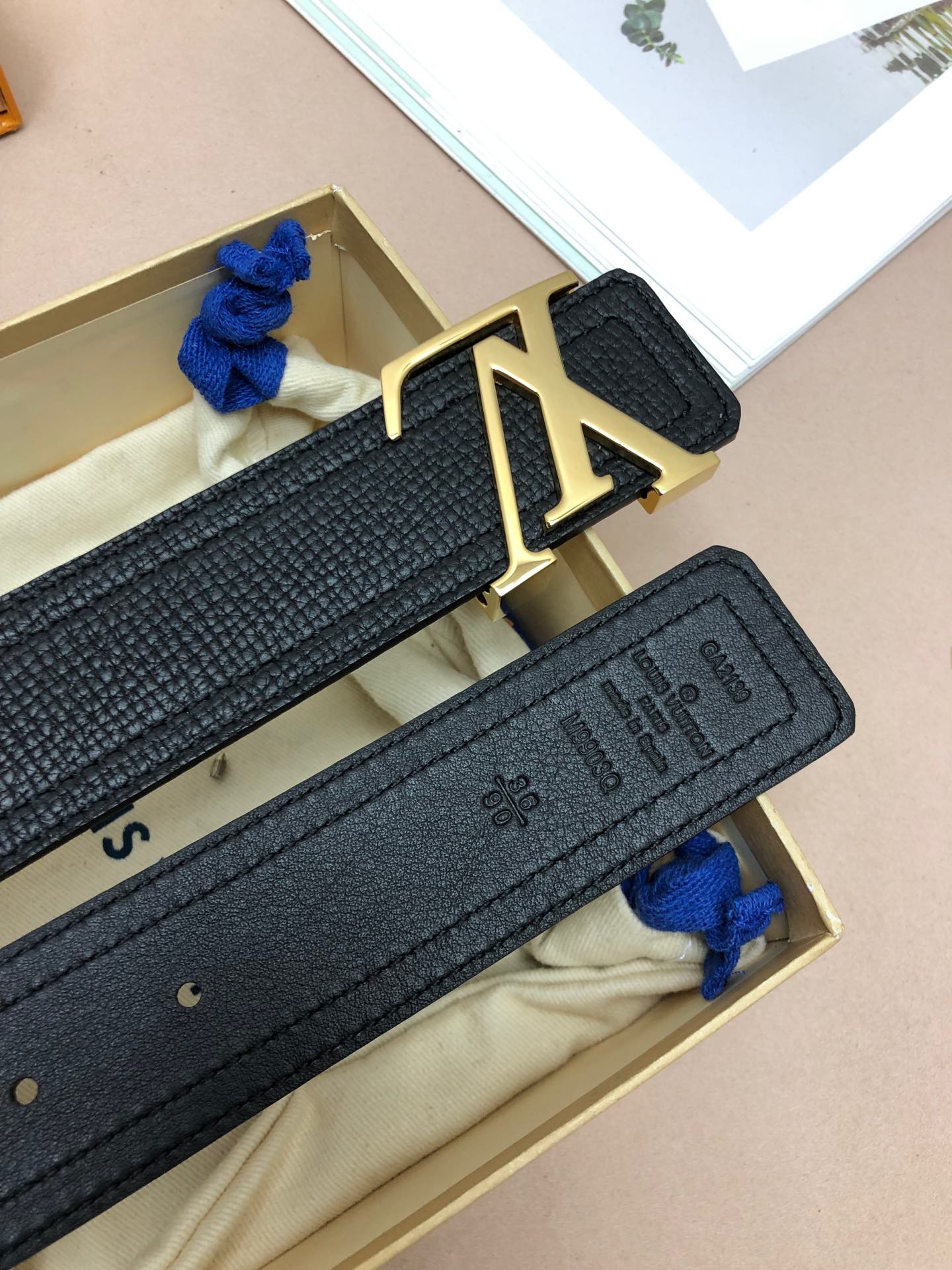 Thắt lưng nam Louis Vuitton siêu cấp dây đen mặt khóa logo