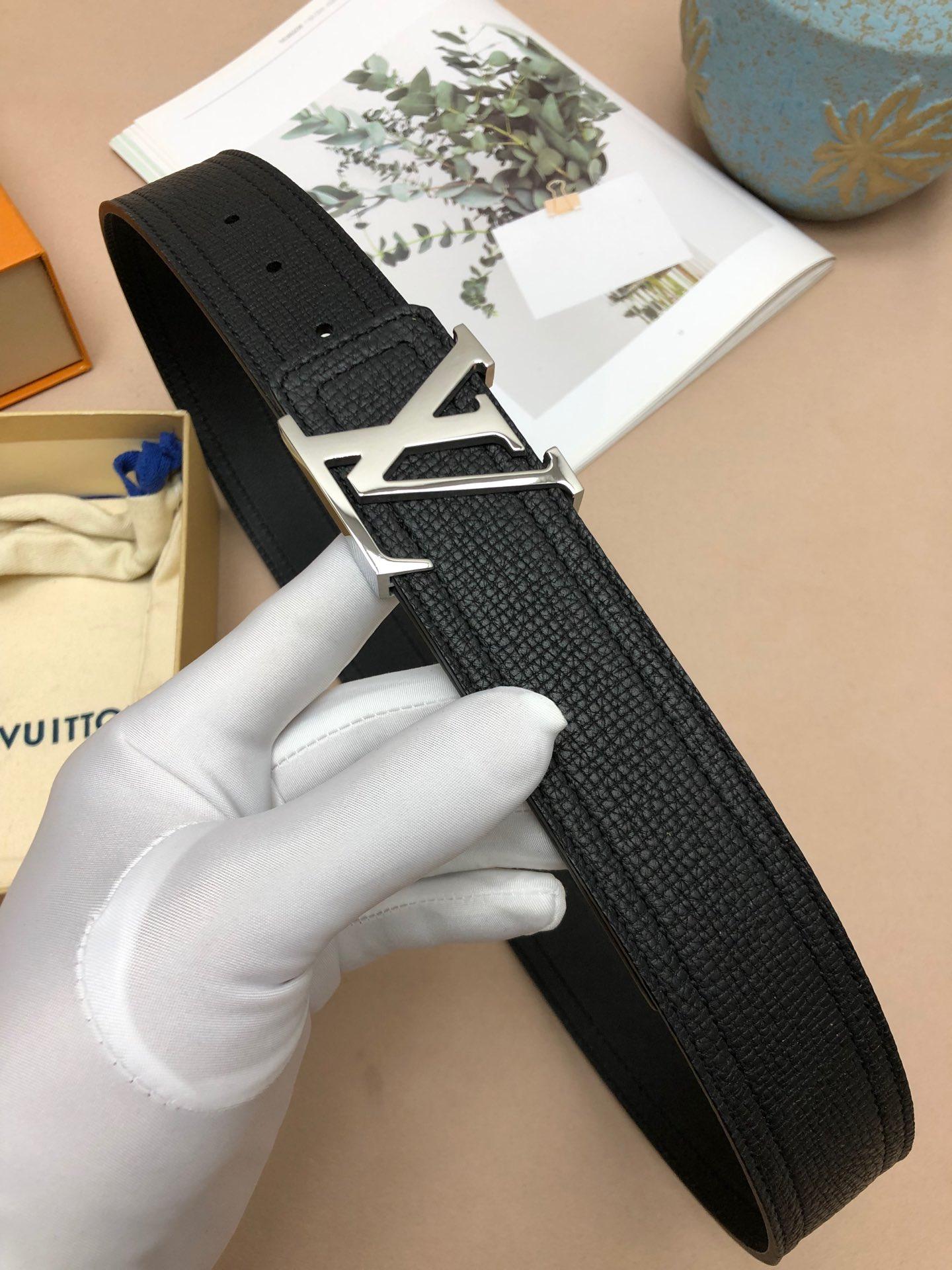 Thắt lưng nam Louis Vuitton siêu cấp dây đen mặt khóa logo