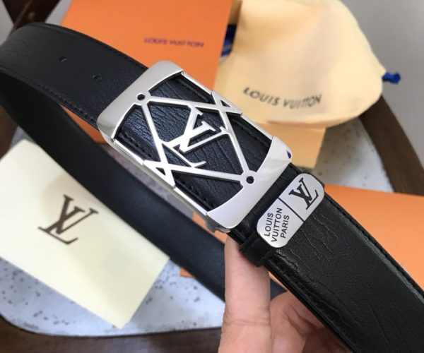 Thắt lưng nam Louis Vuitton siêu cấp dây đen trơn mặt khóa kẻ chéo