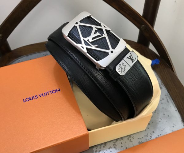 Thắt lưng nam Louis Vuitton siêu cấp dây đen trơn mặt khóa kẻ chéo
