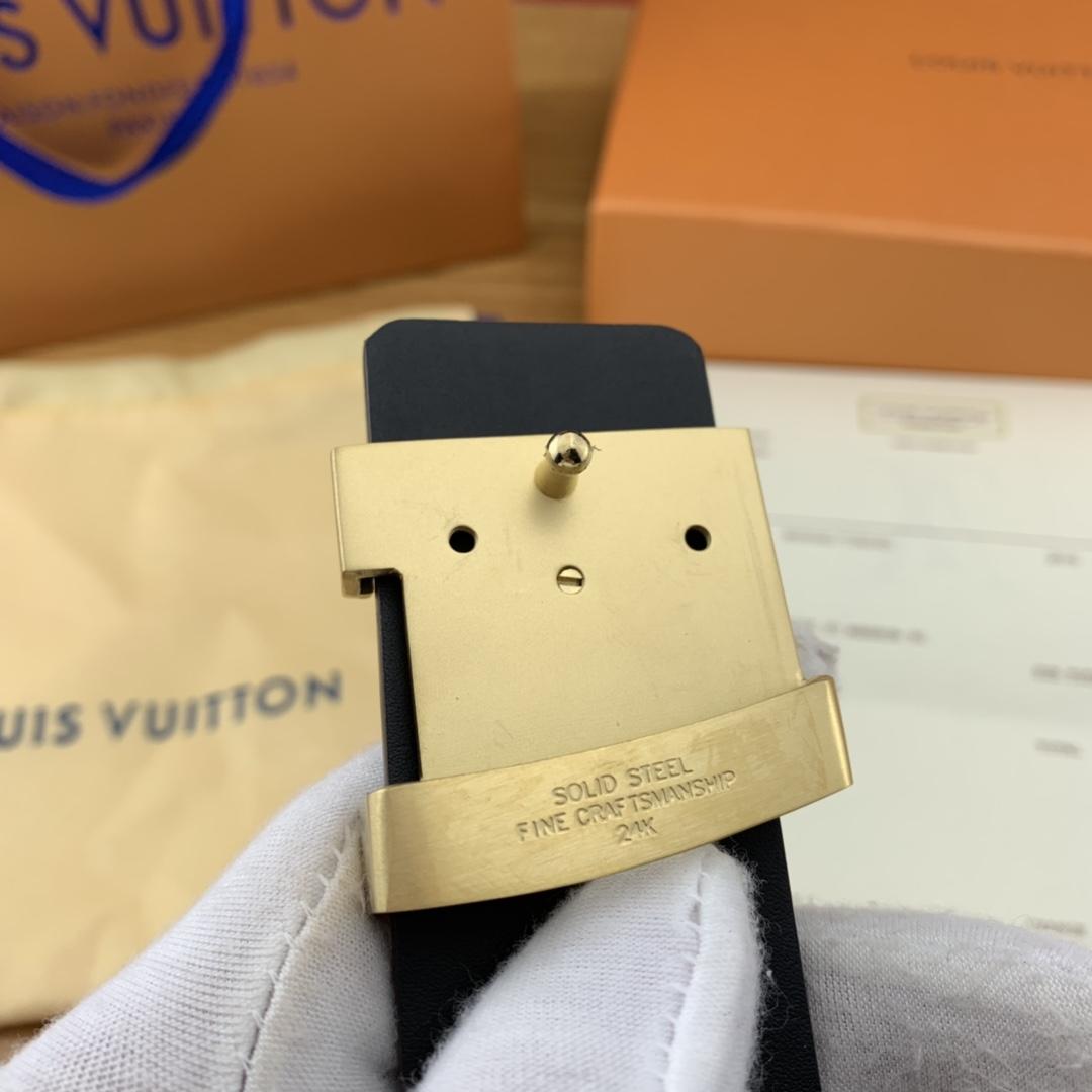 Thắt lưng nam Louis Vuitton siêu cấp dây tròn mặt khóa kẻ đen