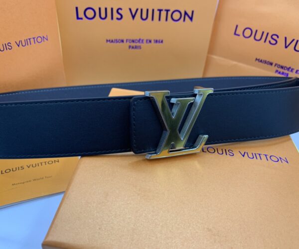 Thắt lưng nam Louis Vuitton hai mặt da trơn khoá logo răng cưa vàng đen TLLV82