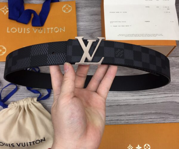 Thắt lưng nam Louis Vuitton like au hoạ tiết caro mới khoá logo bóng TLLV47