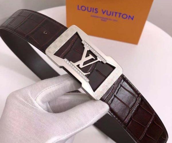 Thắt lưng nam Louis Vuitton siêu cấp mặt đính đá ở giữa
