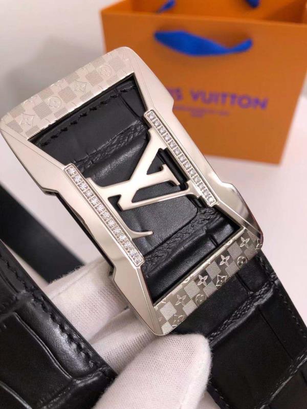 Thắt lưng nam Louis Vuitton siêu cấp mặt đính đá ở giữa