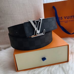 Thắt lưng nam Louis Vuitton siêu cấp mặt khóa logo khuyết