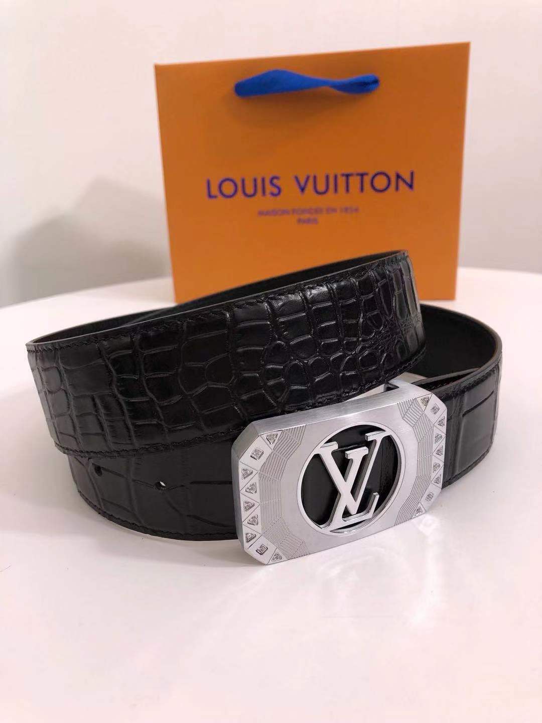 Thắt lưng nam Louis Vuitton siêu cấp mặt khóa viền đính đá 