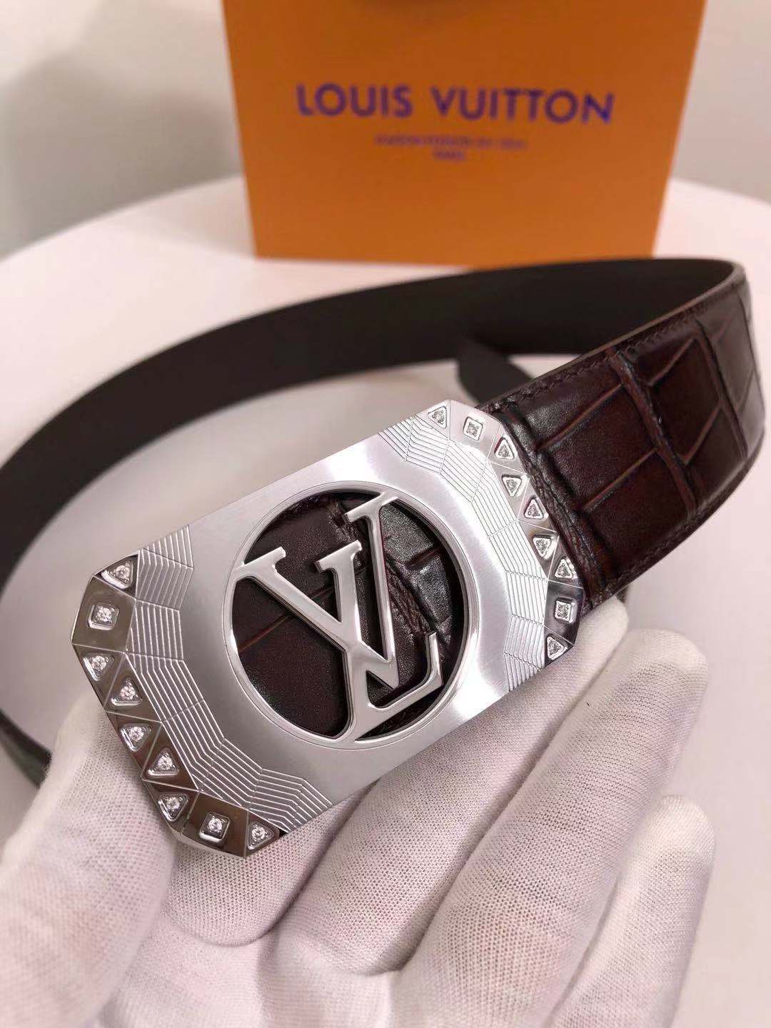 Thắt lưng nam Louis Vuitton siêu cấp mặt khóa viền đính đá 