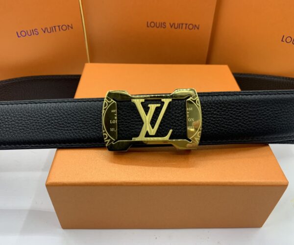 Thắt lưng nam Louis Vuitton siêu cấp mặt khoá vuông khắc chữ TLLV41