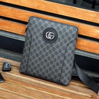 Túi đeo chéo Gucci siêu cấp họa tiết logo xanh khóa số