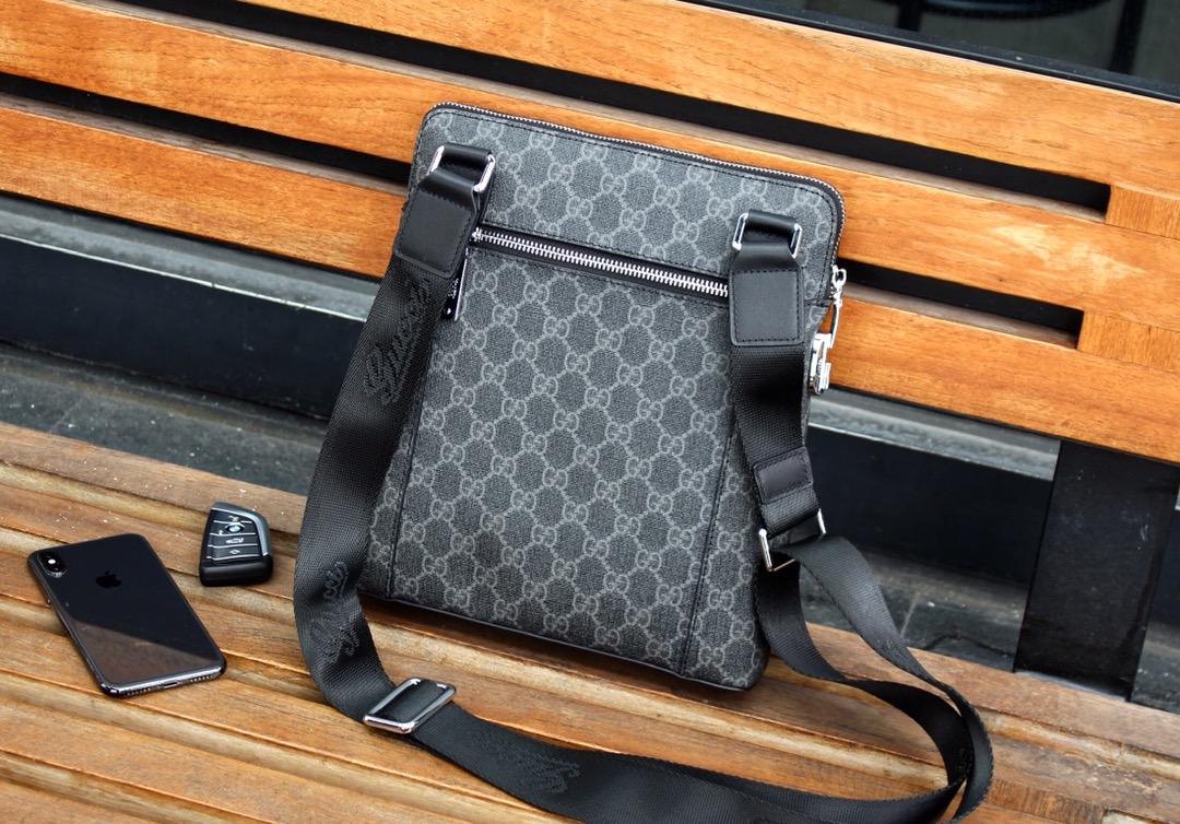 Túi đeo chéo Gucci siêu cấp họa tiết logo xanh khóa số