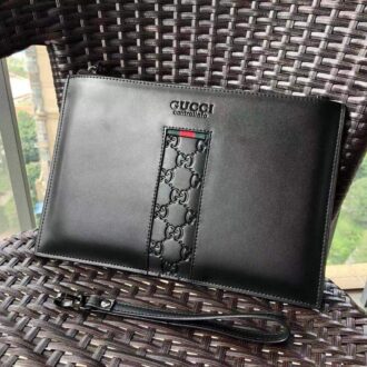 Ví nam Gucci siêu cấp cầm tay da trơn họa tiết logo ở giữa