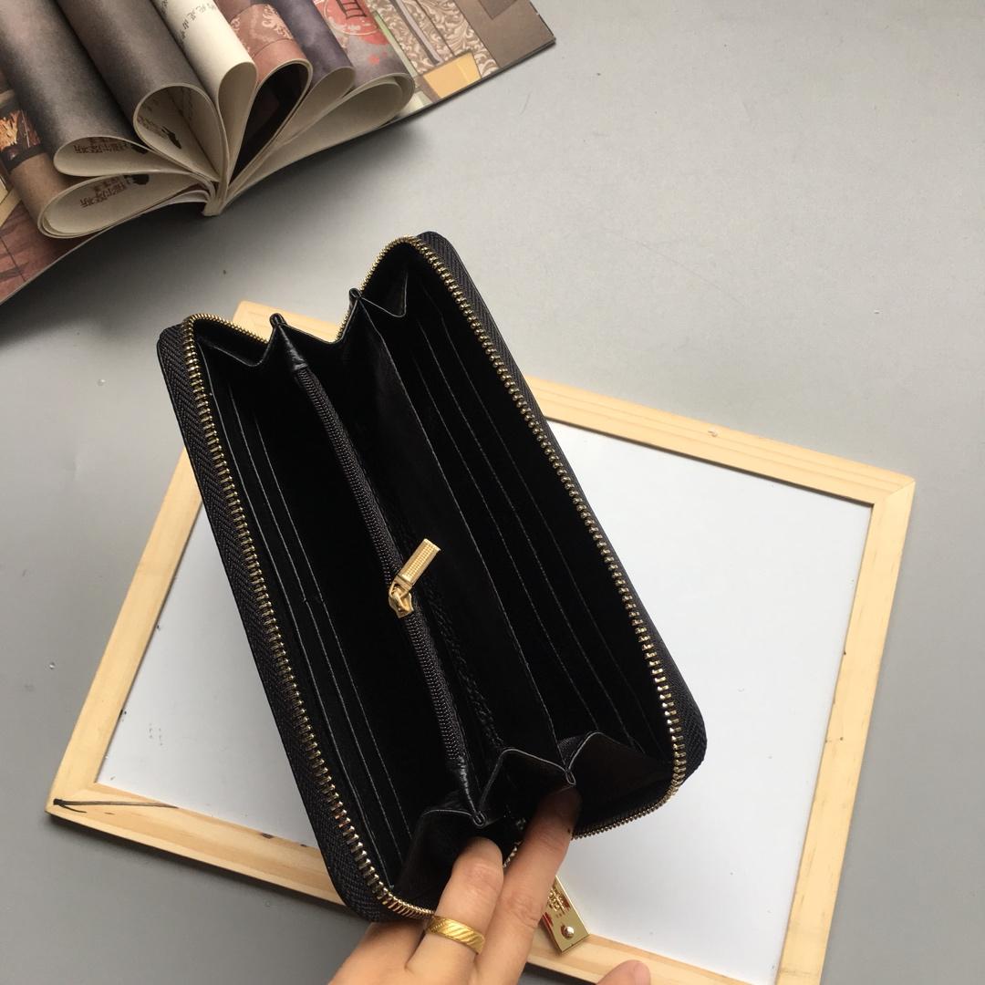 Ví nam Gucci siêu cấp cầm tay dập vân nổi họa tiết kẻ đỏ