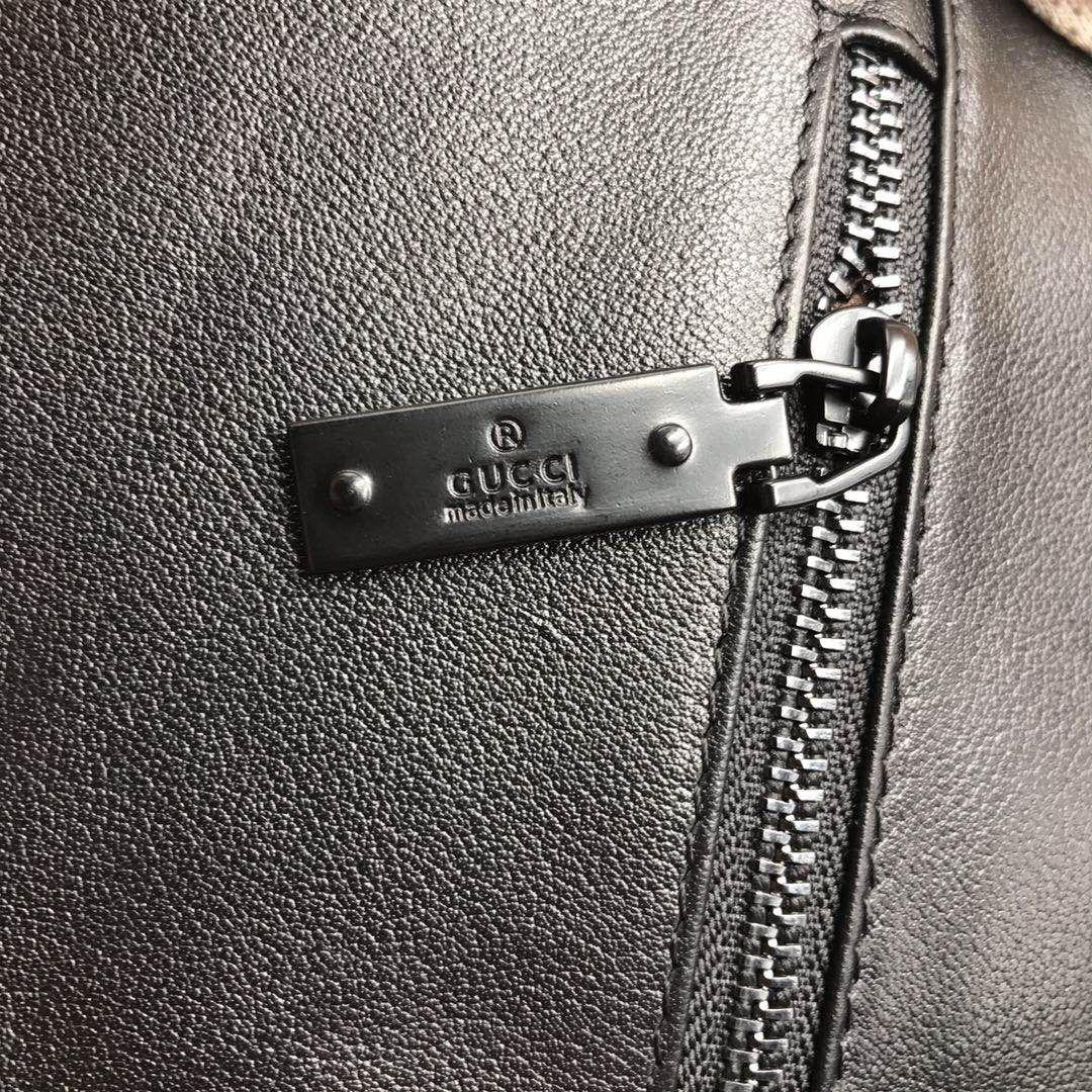 Ví nam Gucci siêu cấp cầm tay đen trơn họa tiết kẻ góc 