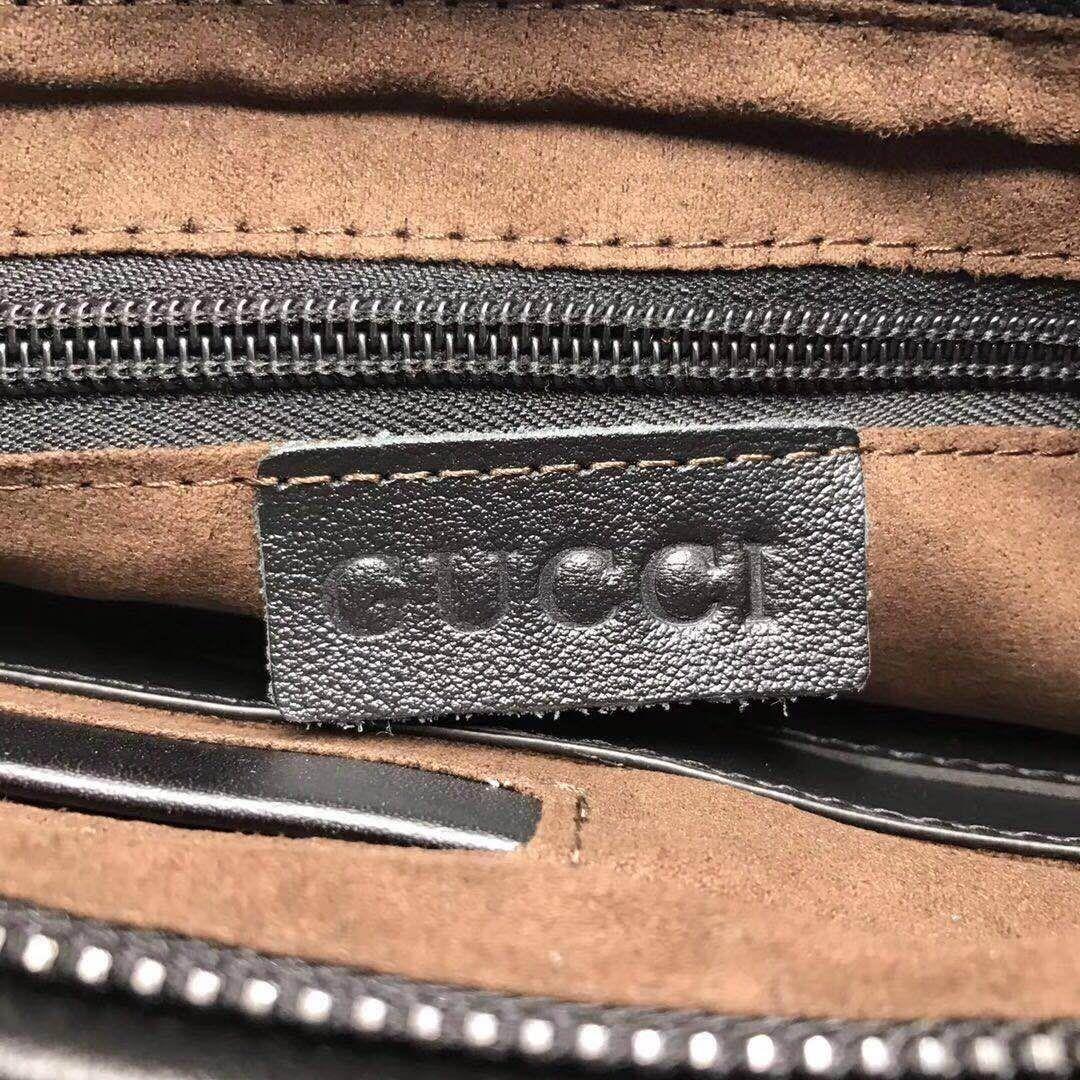 Ví nam Gucci siêu cấp cầm tay đen trơn họa tiết kẻ góc 