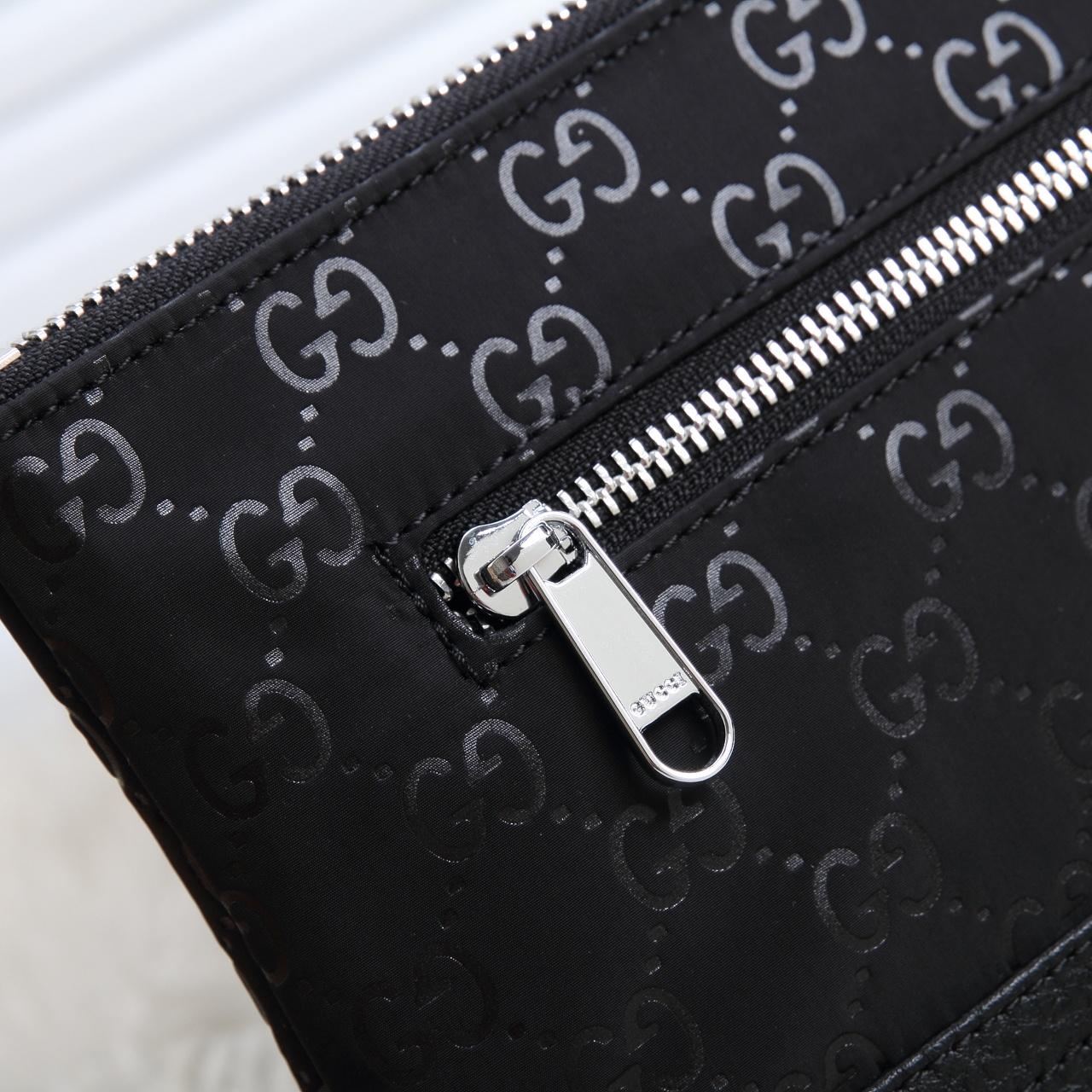 Ví nam Gucci siêu cấp cầm tay họa tiết chữ logo màu đen