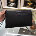 Ví nam Gucci cầm tay siêu cấp họa tiết logo viền kẻ đỏ