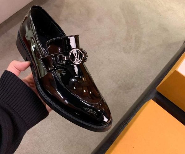 Giày lười Louis Vuitton siêu cấp da đen bóng