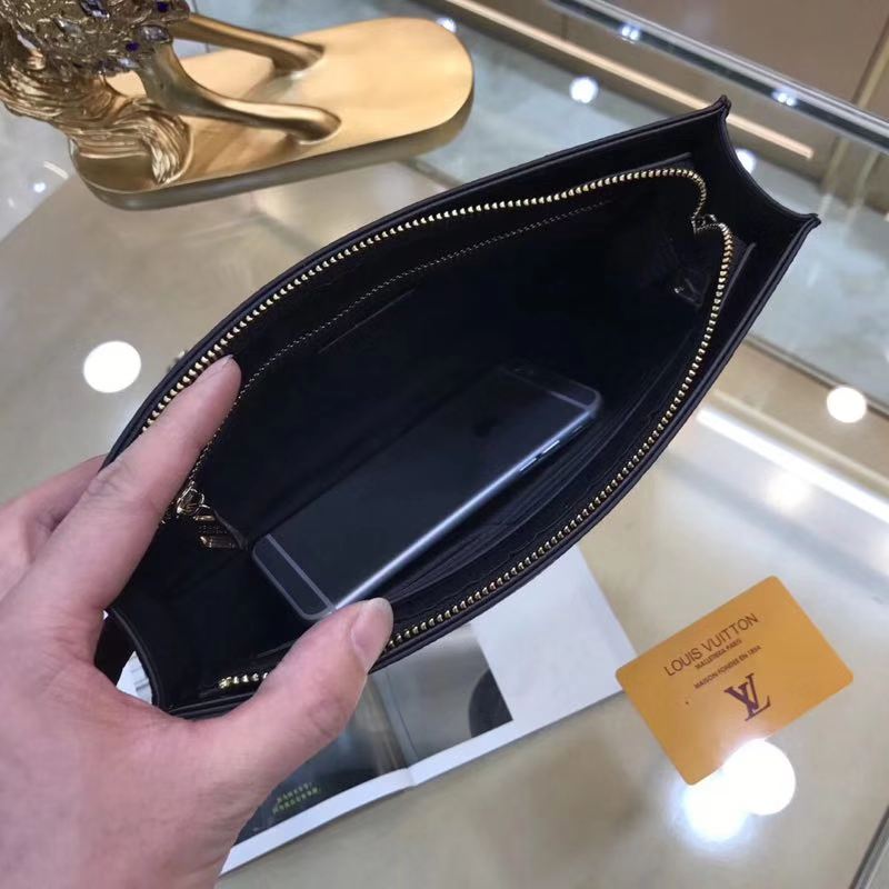 Ví nam Louis Vuitton siêu cấp cầm tay họa tiết ô vuông dập nổi