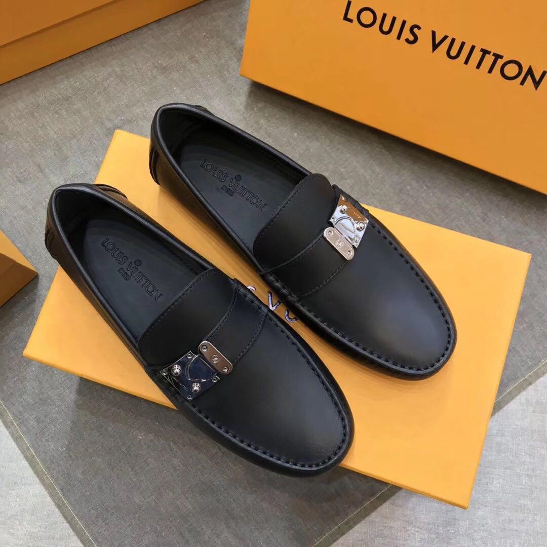 Giày lười Louis Vuitton họa tiết da trơn màu đen GLLV18