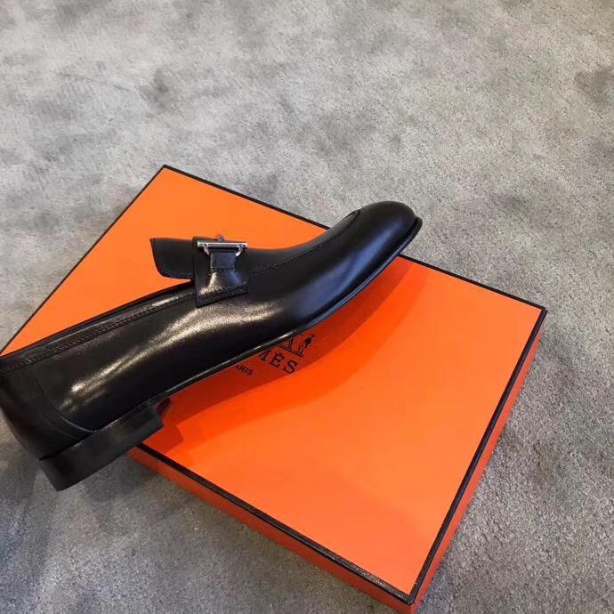 Giày lười Hermes siêu cấp mặt khóa logo thanh màu đen bóng