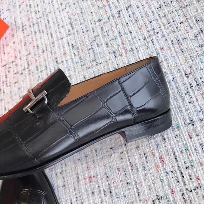 Giày lười Hermes siêu cấp mặt khóa logo thanh màu đen da dập vân