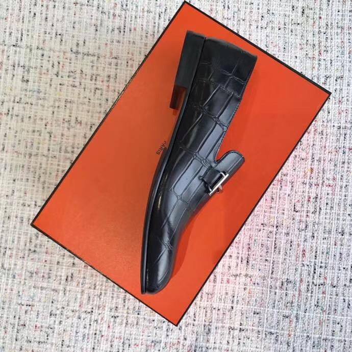 Giày lười Hermes siêu cấp mặt khóa logo thanh màu đen da dập vân