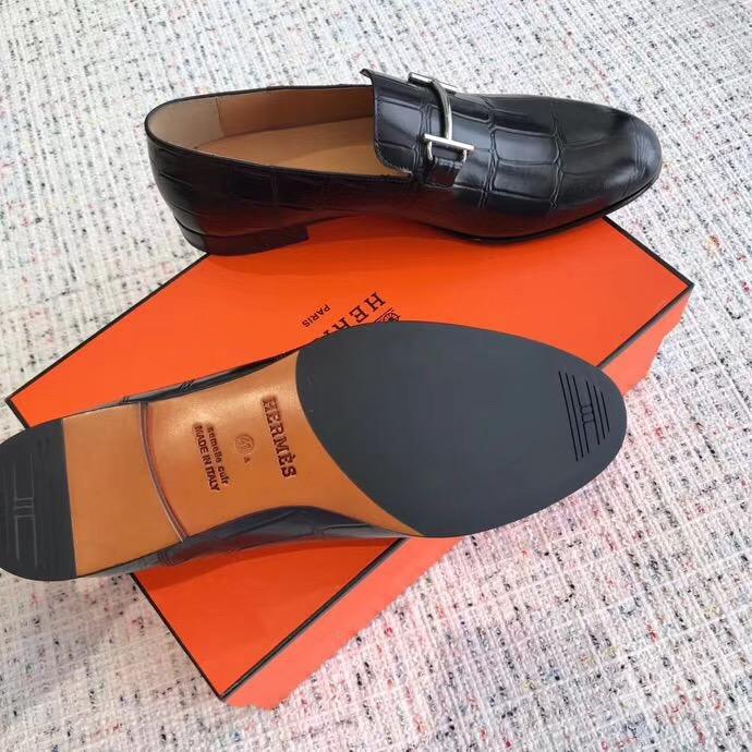 Giày lười Hermes siêu cấp mặt khóa logo thanh màu đen da dập vân