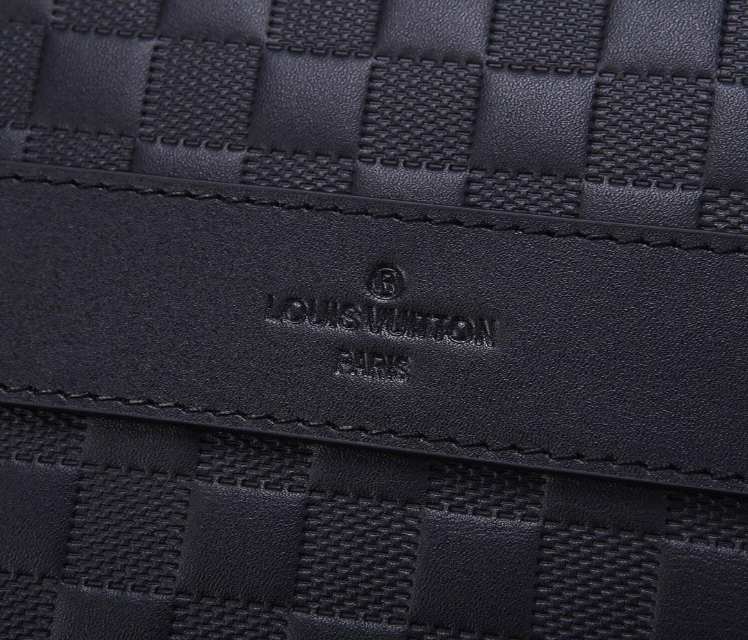 Túi xách nam Louis Vuitton siêu cấp họa tiết kẻ ô màu đen TXLV12