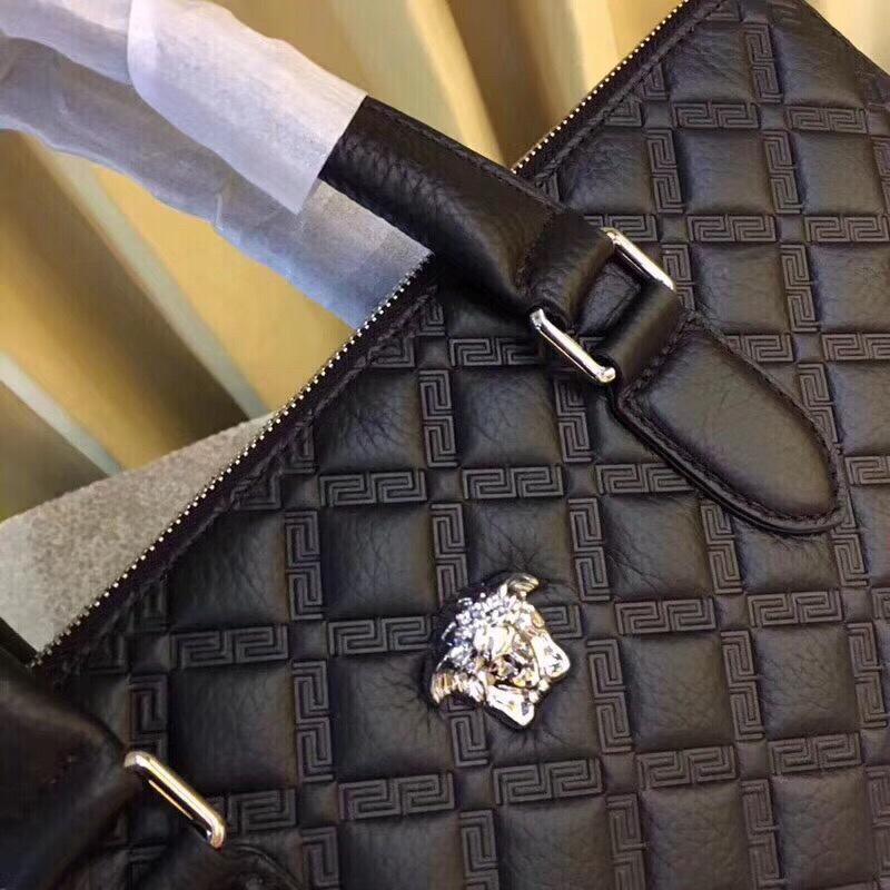 Túi xách nam Versace siêu cấp họa tiết da dập nổi màu đen TXVS03