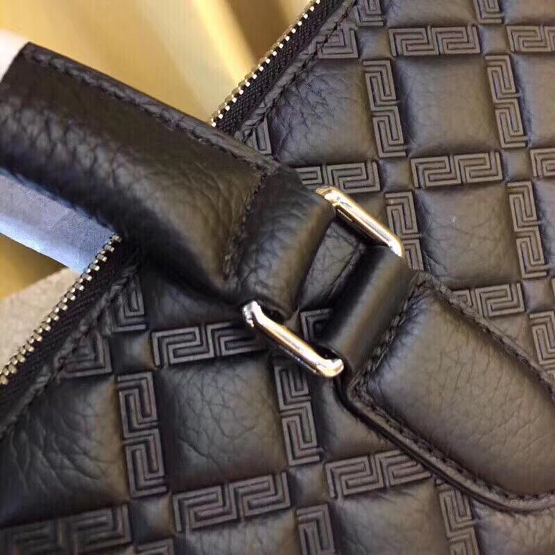 Túi xách nam Versace siêu cấp họa tiết da dập nổi màu đen TXVS03