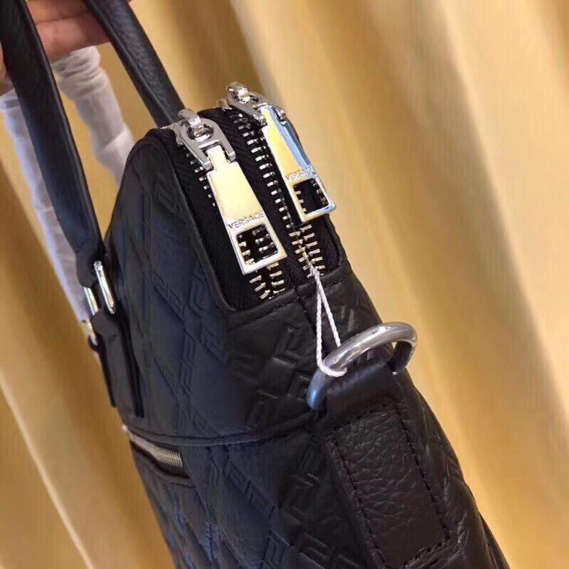 Túi xách nam Versace siêu cấp họa tiết da dập nổi màu đen TXVS03