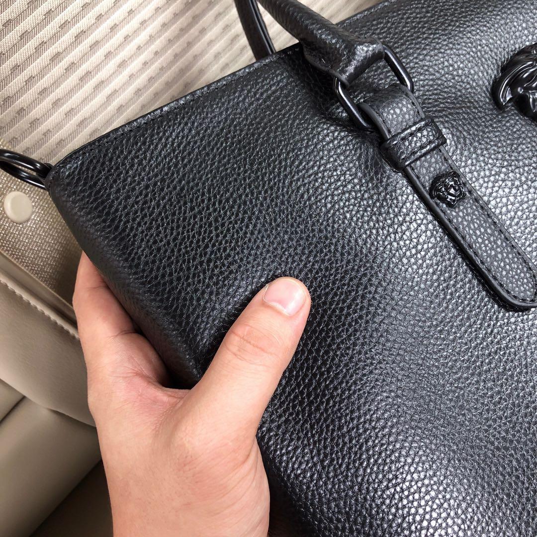 Túi xách nam Versace siêu cấp họa tiết da nhăn màu đen TXVS05