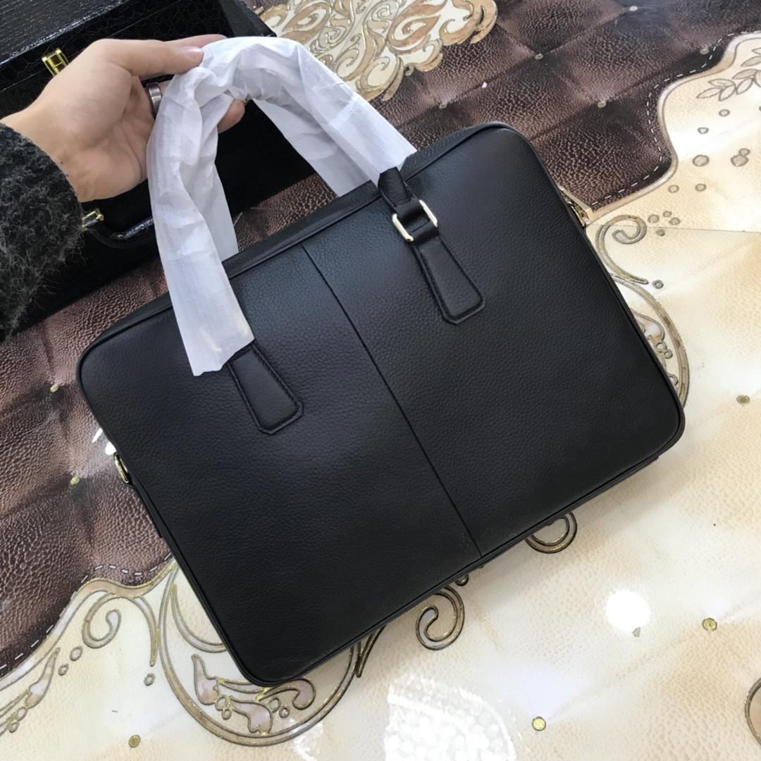 Túi xách nam Louis Vuitton siêu cấp họa tiết da nhăn mặt khóa logo vàng TXVS04