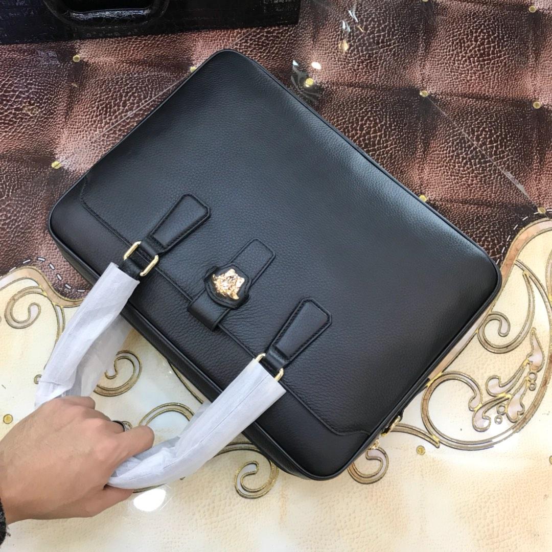 Túi xách nam Louis Vuitton siêu cấp họa tiết da nhăn mặt khóa logo vàng TXVS04