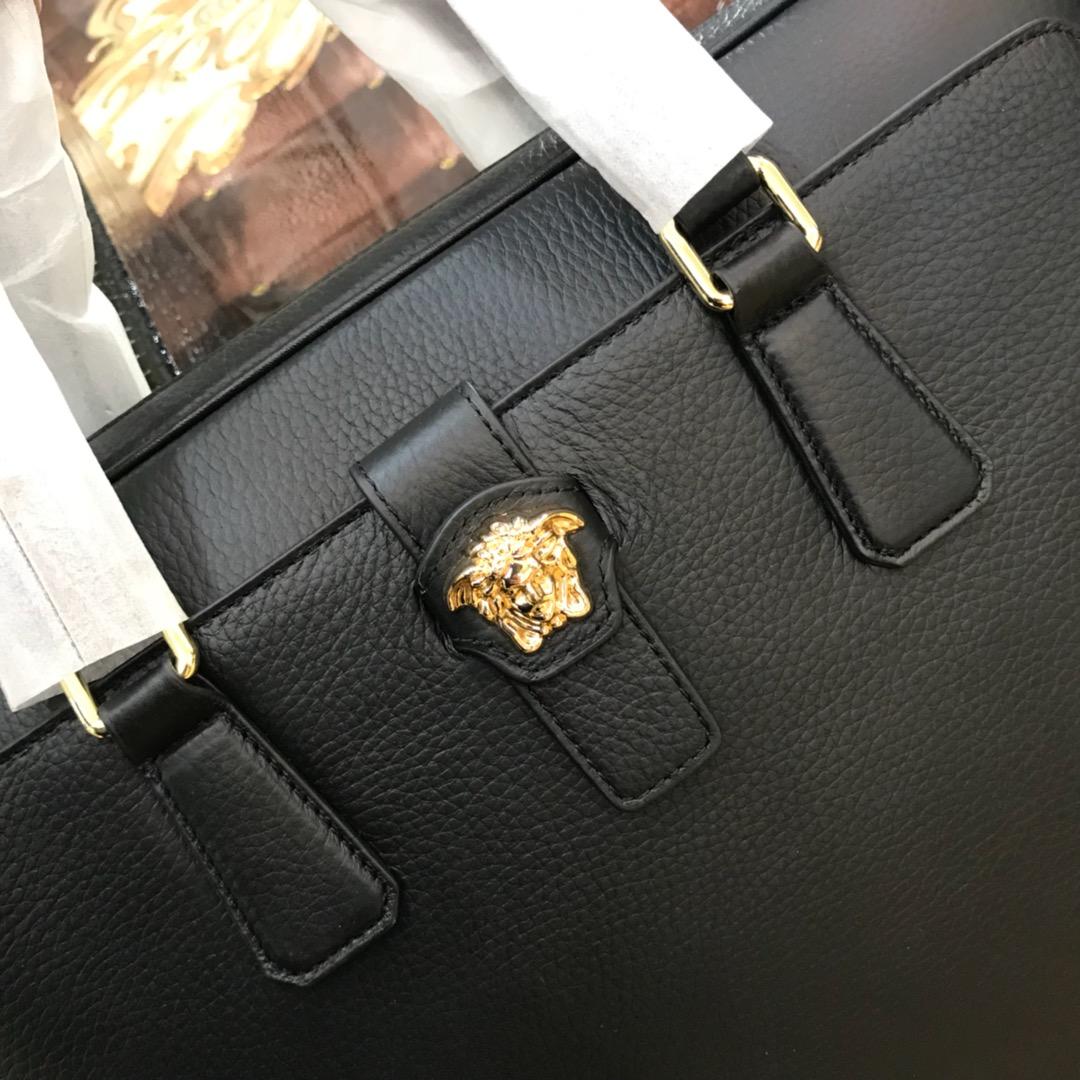 Túi xách nam Louis Vuitton siêu cấp họa tiết da nhăn mặt khóa logo vàng TXVS04