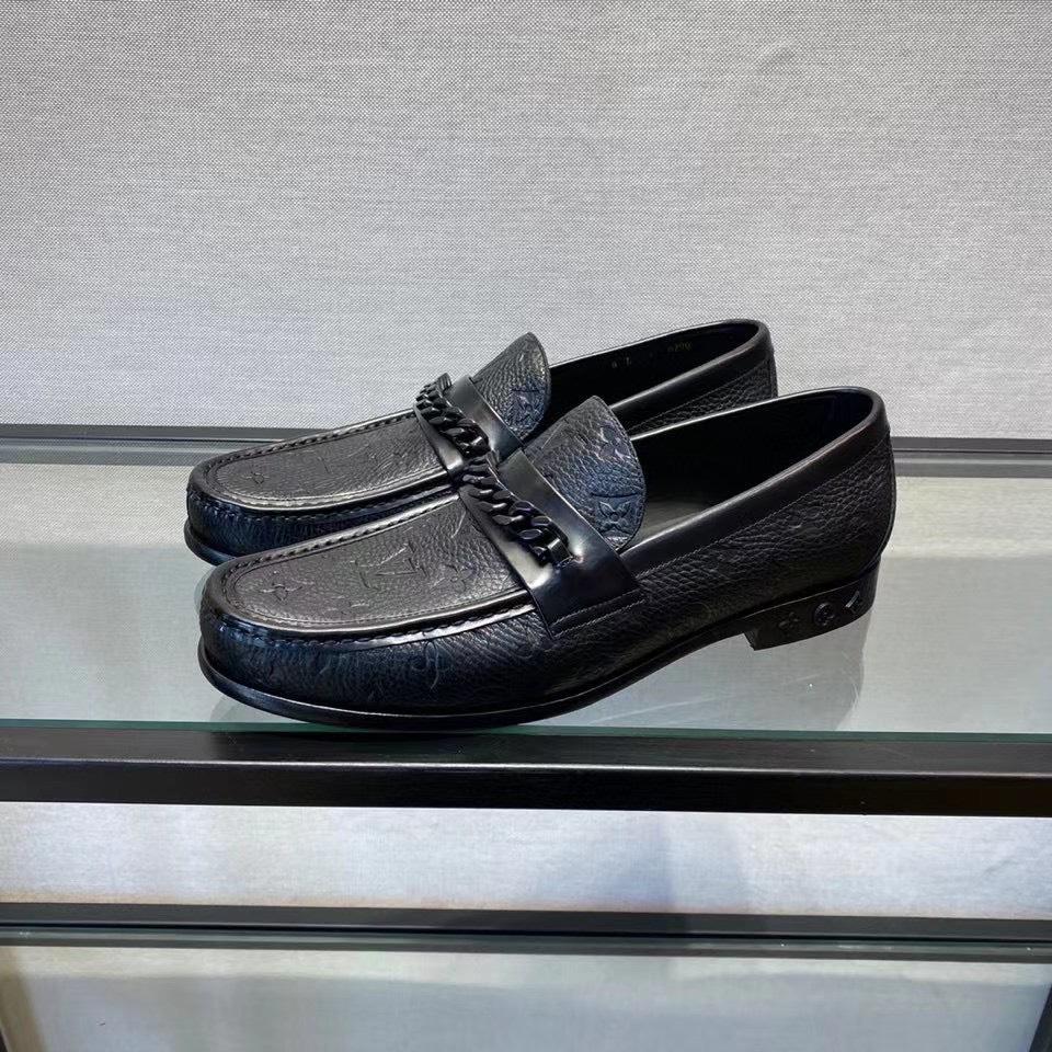 Giày lười Louis Vuitton like au đế cao hoạ tiết hoa chìm khoá xích GLLV90