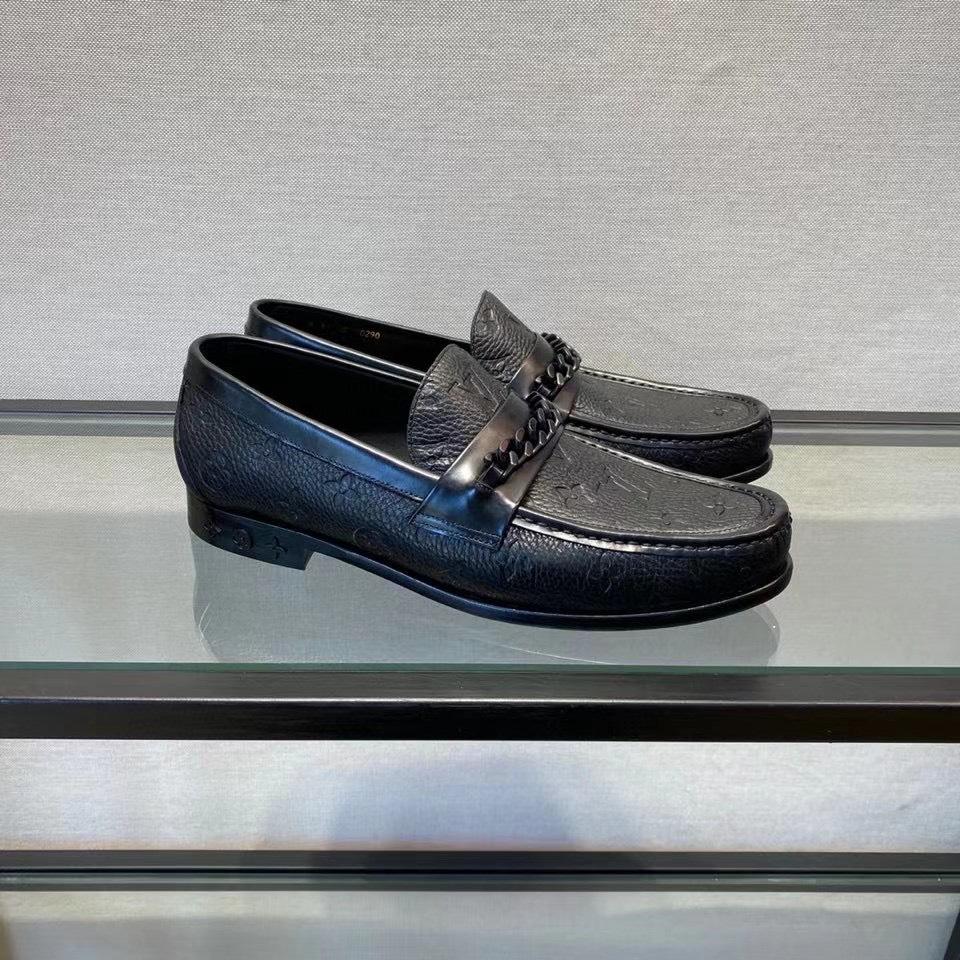 Giày lười Louis Vuitton like au đế cao hoạ tiết hoa chìm khoá xích GLLV90