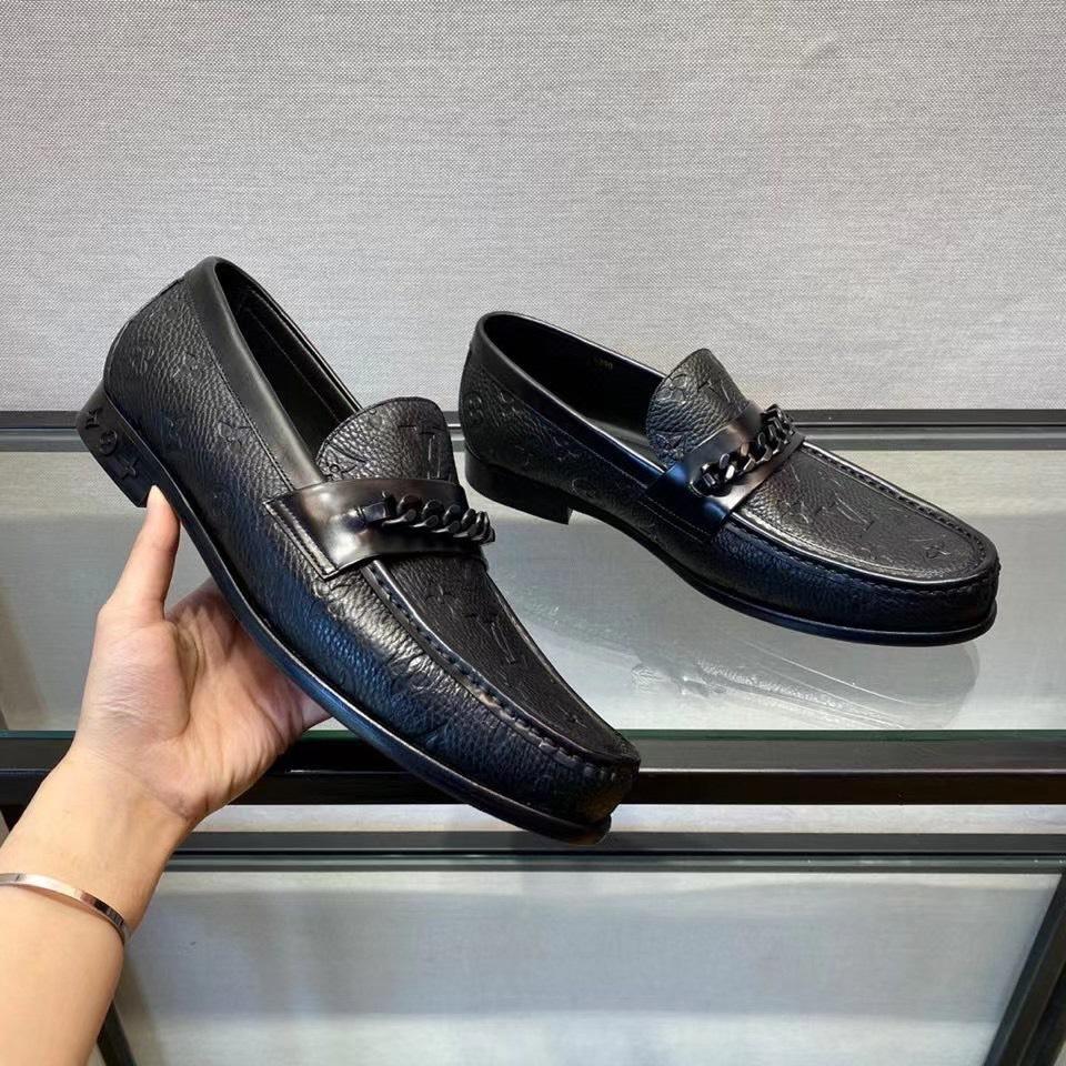 Giày lười Louis Vuitton like au đế cao hoạ tiết hoa chìm khoá xích GLLV90